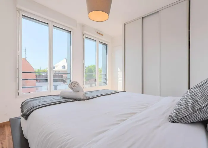 Quiet 1 Bedroom Apartment Parking Old Lille
